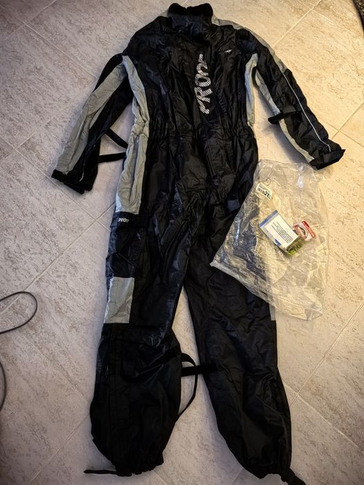 Combinezon moto/costum de ploaie adevărat, XXL, nou