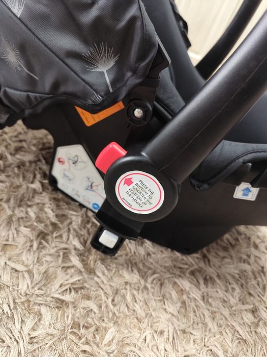 Vând scoica auto și carucior