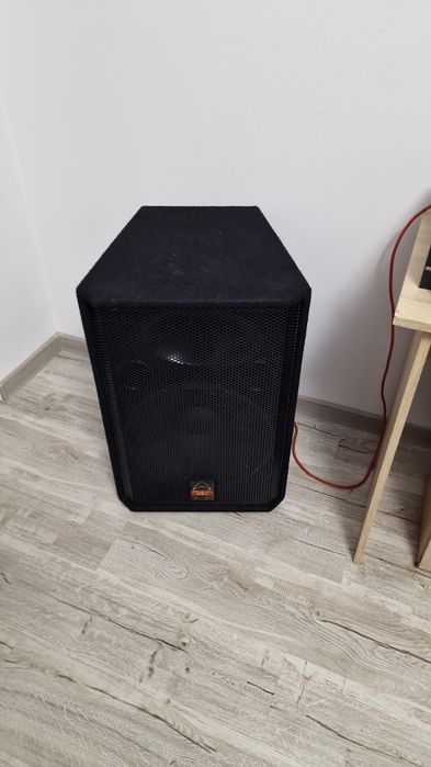 Vând boxe profesionale