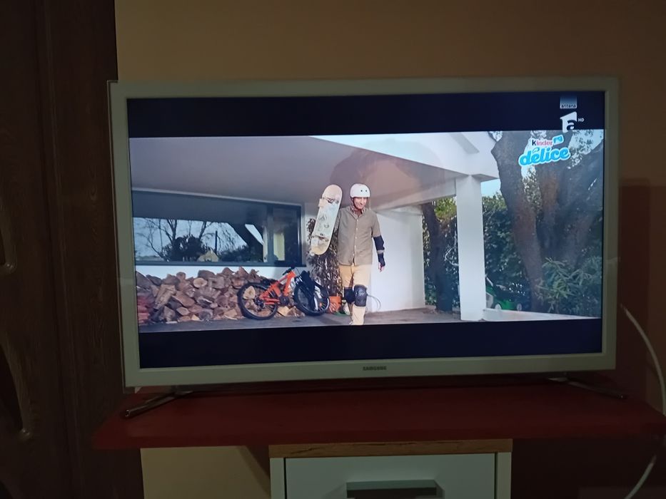 Vând plasma tv foarte bună