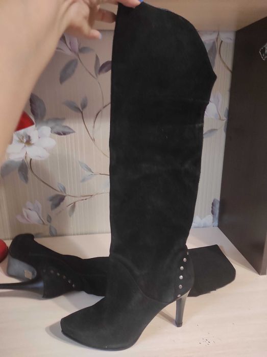 Новые замшевые сапоги на каблуке производства Германия