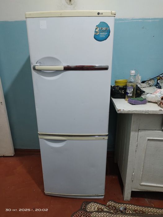 Продам холодильник.рабочий