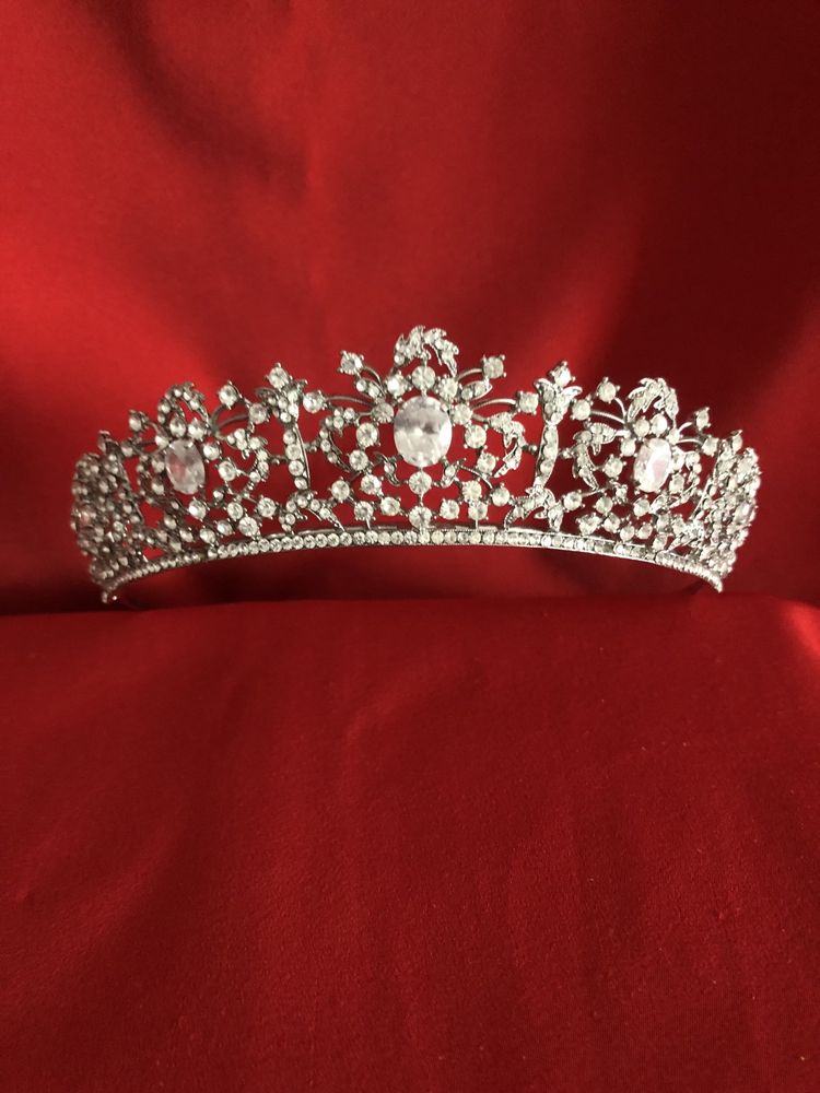 Продается красивая корона диадема для невест