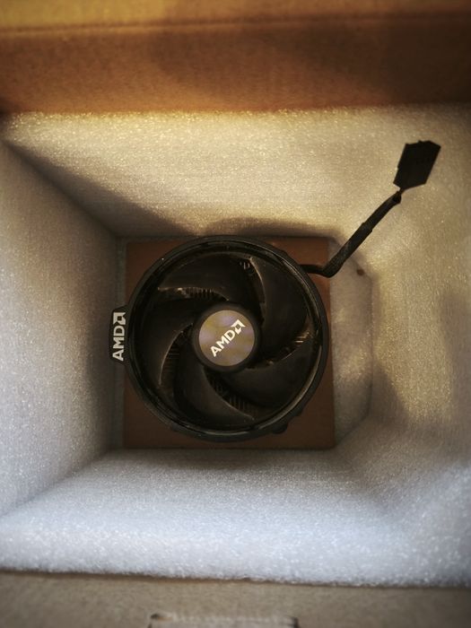 Ryzen 5 2600 6 core processor 3.5 GHz + 4.5 GHz + heatsink and fan