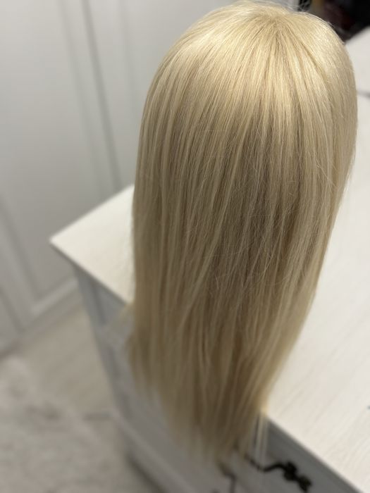Vând peruca naturala din păr blond