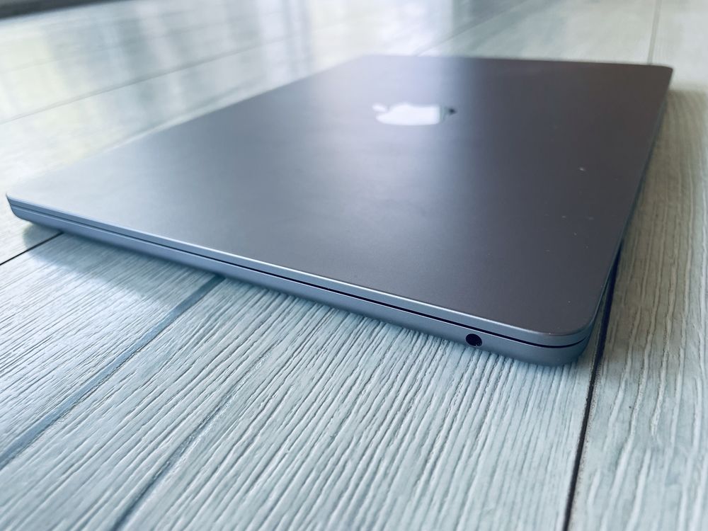 MacBook Air 13” М2 /16 RAM / 512 SSD Като Нов Гаранционен