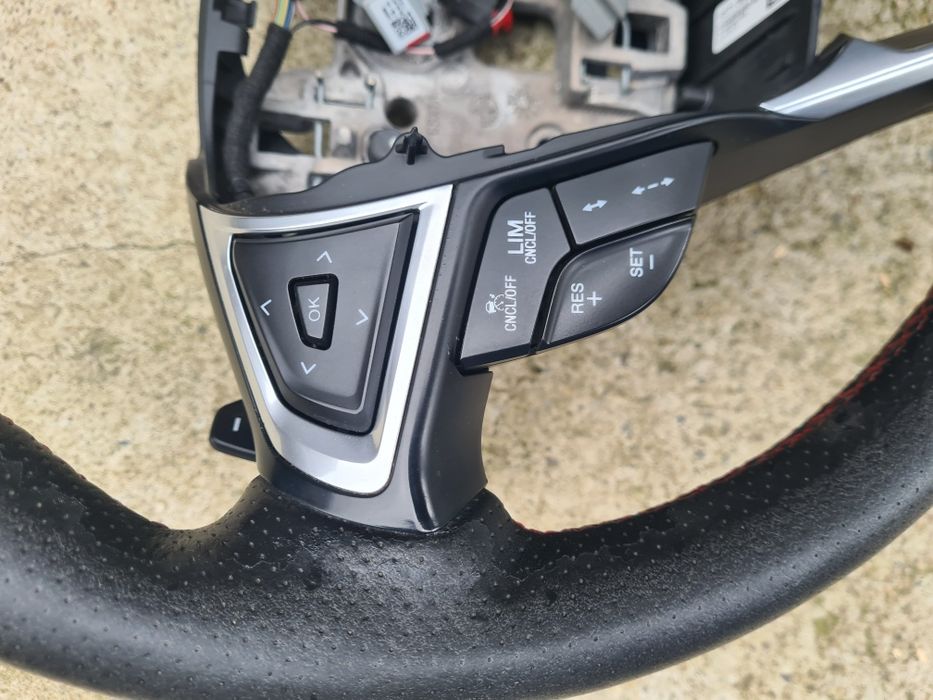 Volan ford mondeo Mk5 cu comenzi și padele