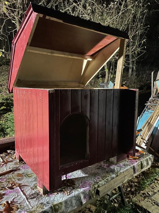 Cusca izolata pentru caini- spatiu de depozitare, acoperis rabatabil