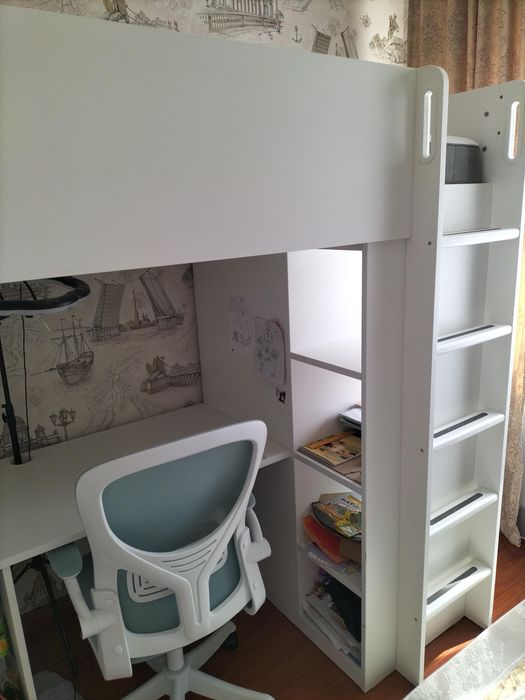 Кровать с рабочим столом от Икея