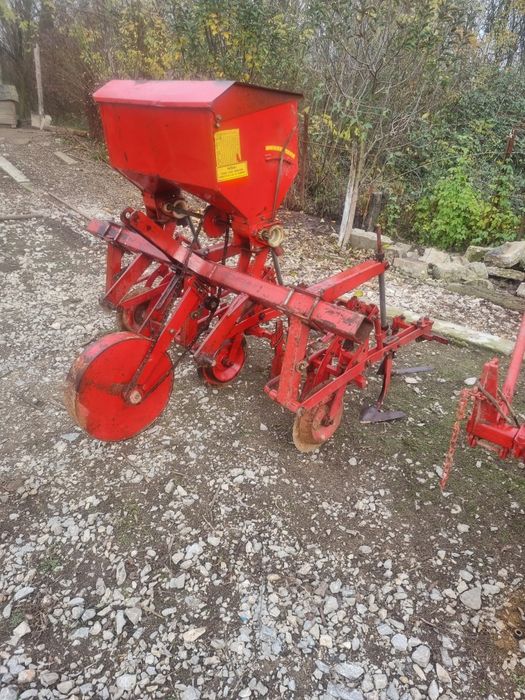 Cultivator cu 3 sectii