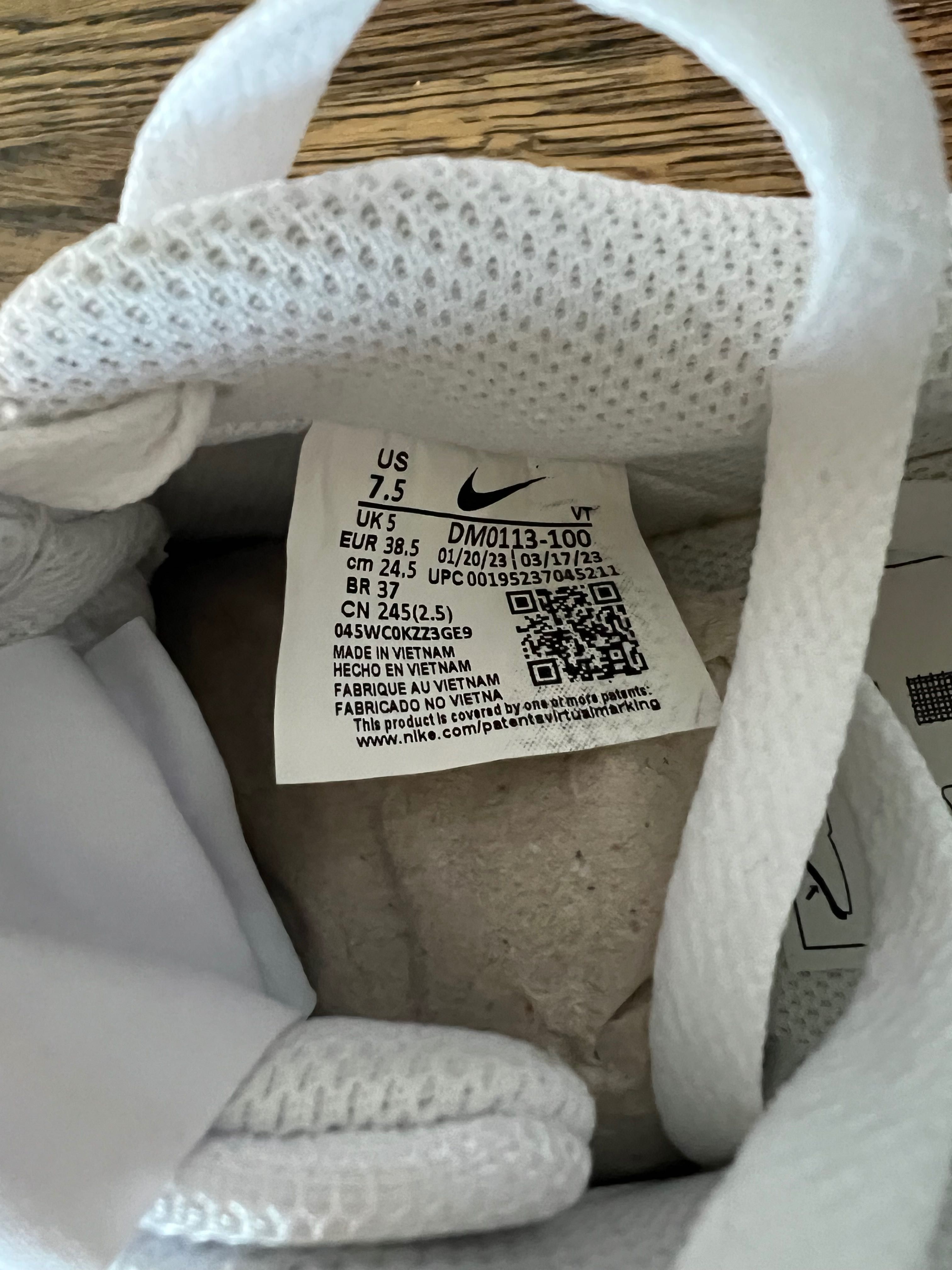 Чисто нови маратонки Nike