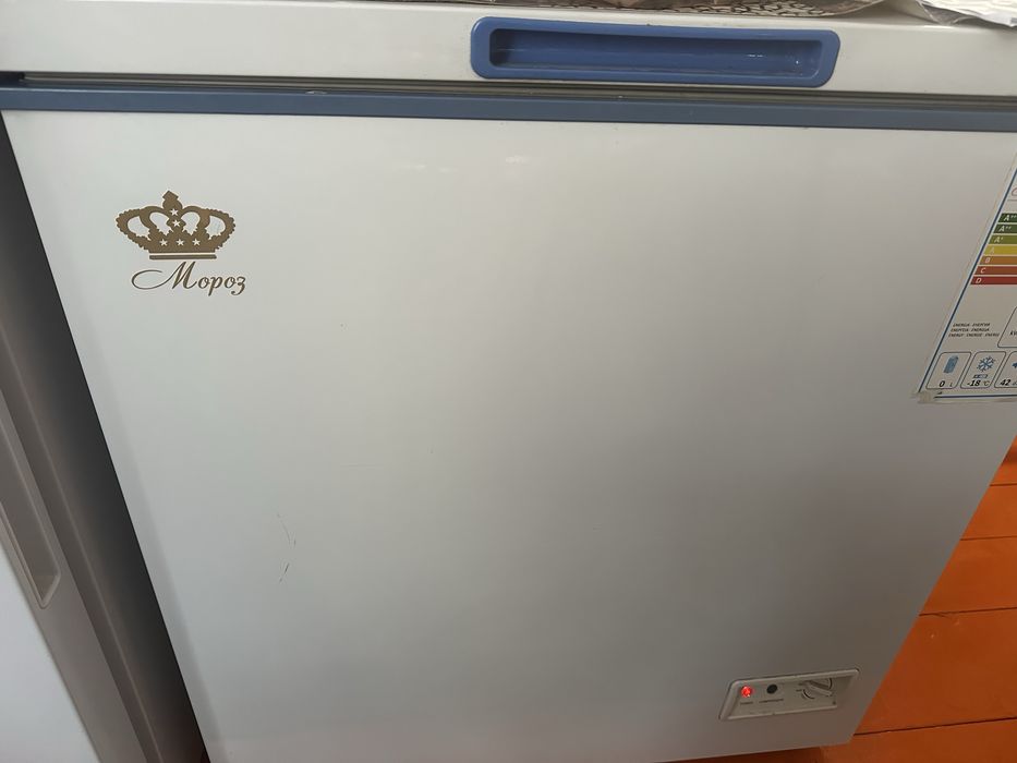 Холодильник и морозильник в хорошем состоянии, цвет белый, самовывоз.