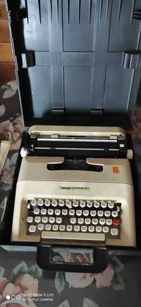 Пишеща машина olivietty lattera35 работеща с куфар