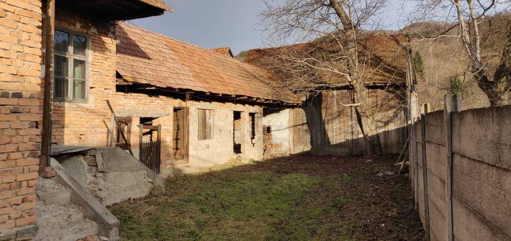 Casa cu curte si gradina in comuna Sinca Noua.