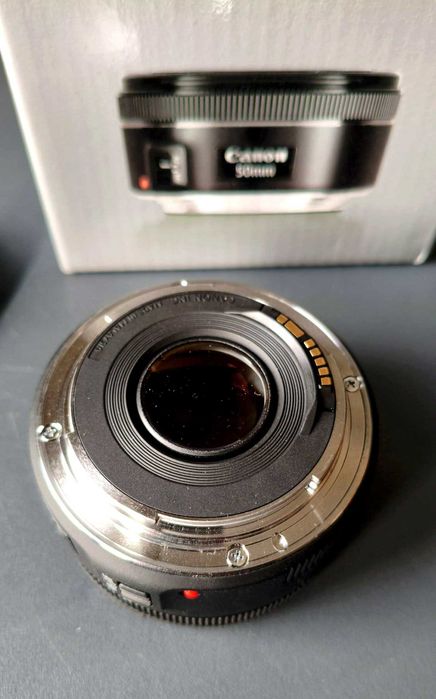 Продавам Oбектив Canon EF 50mm f/1.8 STM