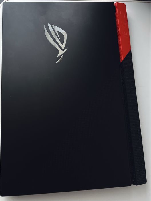 Asus ROG Strix G713IE