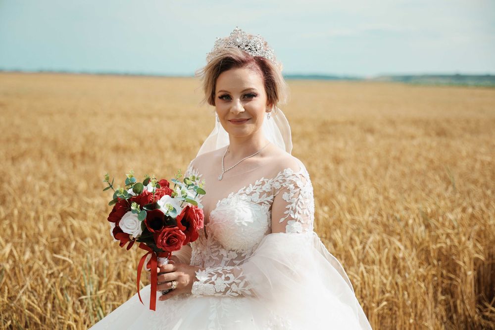 Vand Rochita de mireasa stil printesa ..