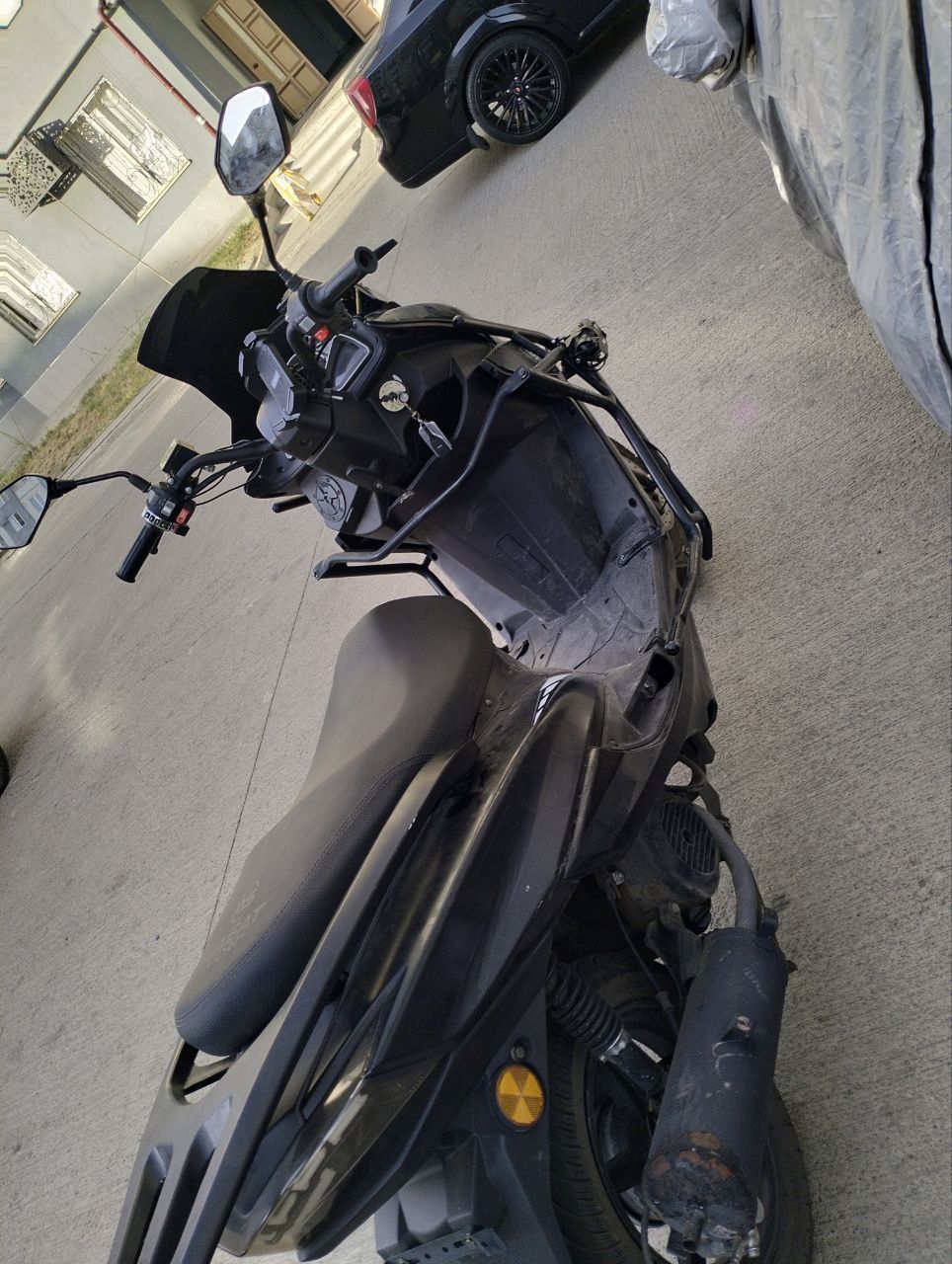 moto skuter tank