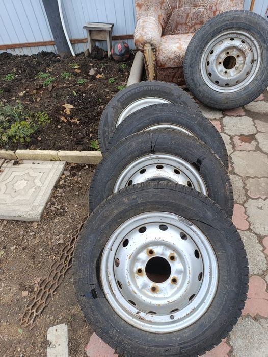 Комплект зимней резины на Ниву