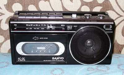 Портативная магнитола "Sanyo M2670F"