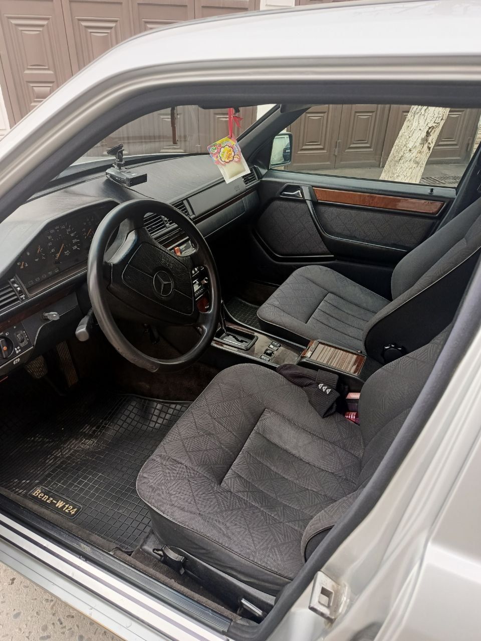 Mercedes-Benz 124