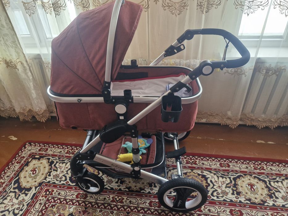 Продам коляску состояние новое