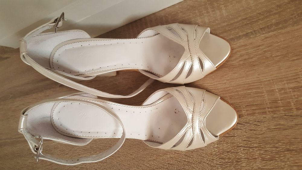 Vand Sandale făcute la comanda