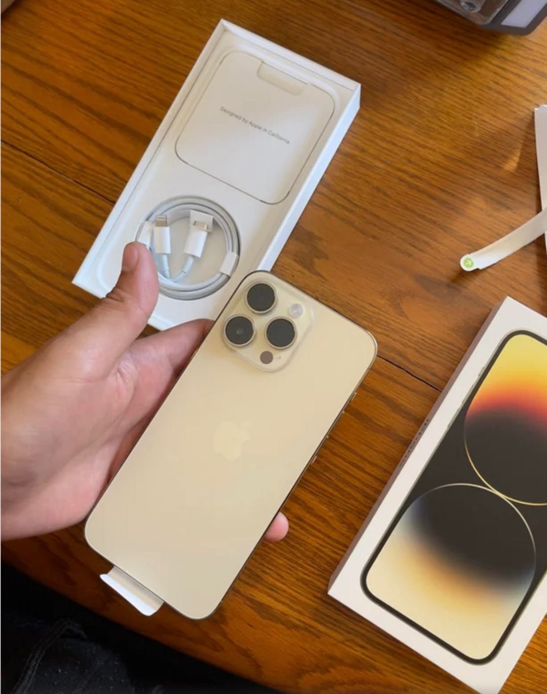 Iphone 14 pro max gold