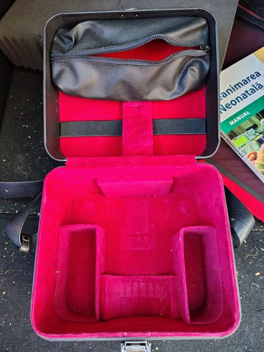 Geanta piele Pentax 67 si accesorii