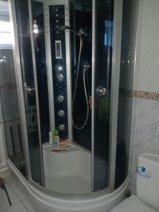 Продам душевые кабины полностью в комплекте сами соберете