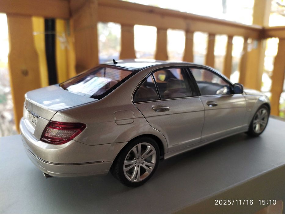 1:18 Autoart - Mercedes C-Class W204 Avantgarde