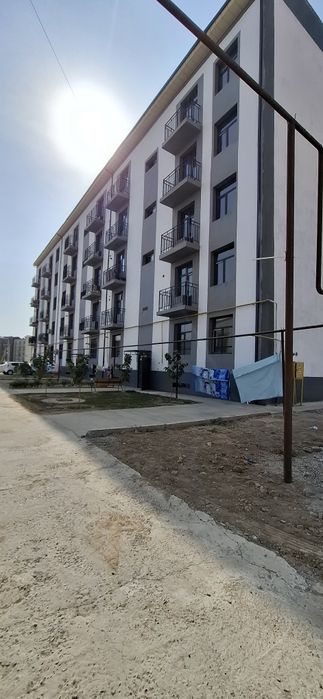 Uy sotiladi 2 xonali 67kv