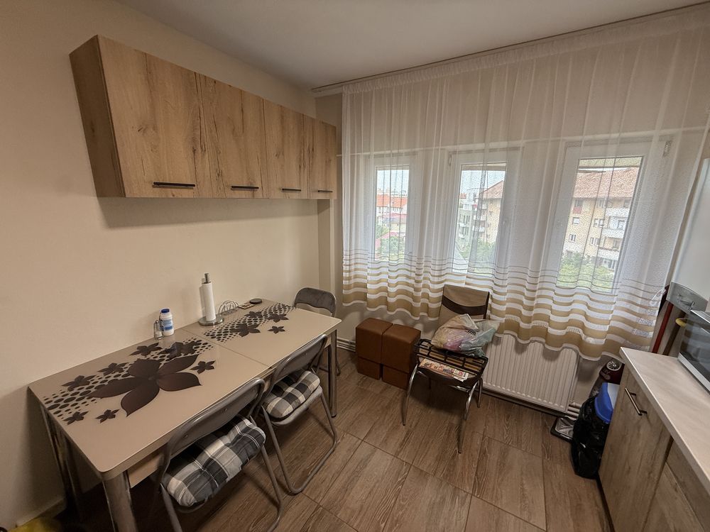 Ofer spre închiriere Apartament 2 Camere zona semicentrala / Liceul Ec