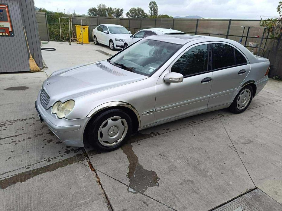 Мерцедес C200 2001г