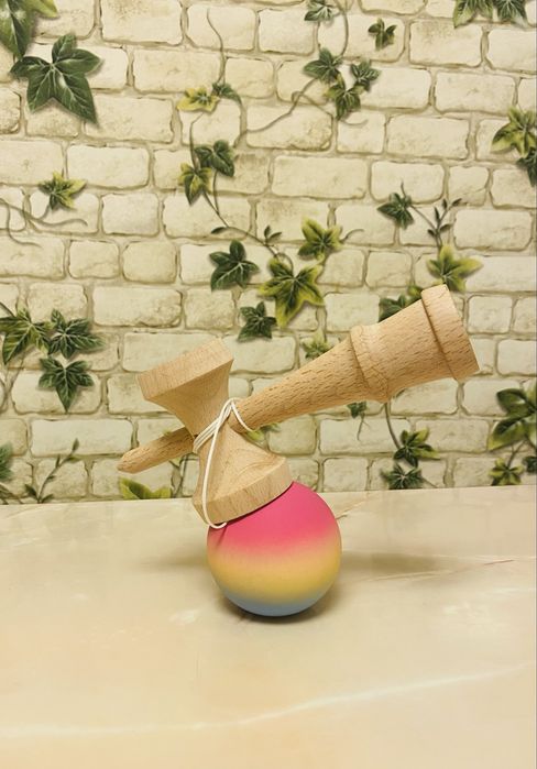 Kendama lemn bila mata.