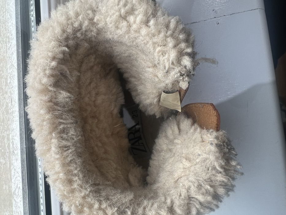 Продаются  детские ботинки zara на меху  (оригинал)