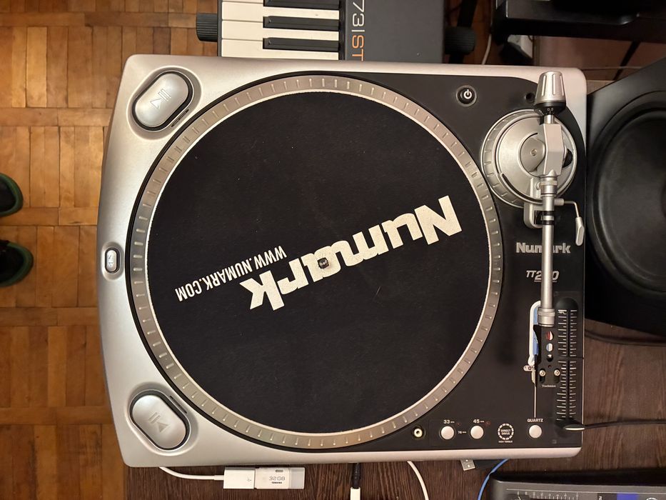 Pickup turntable platan Numark TT200
