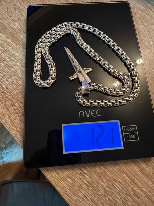 Сребърен ланец със кръст