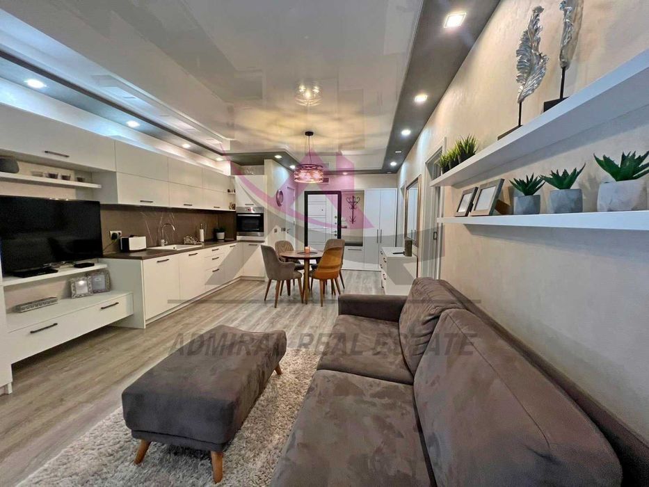 Дава се под наем Тристаен апартамент в Варна, Център - 74 кв.м за 1000 € - Снимка #1