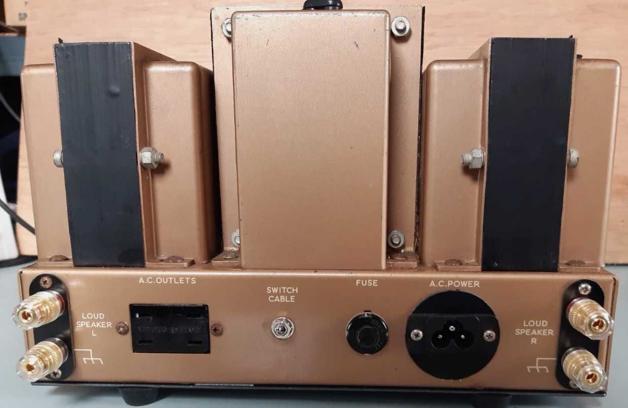 LEAK Stereo 20 – Реставриран Лампов Усилвател