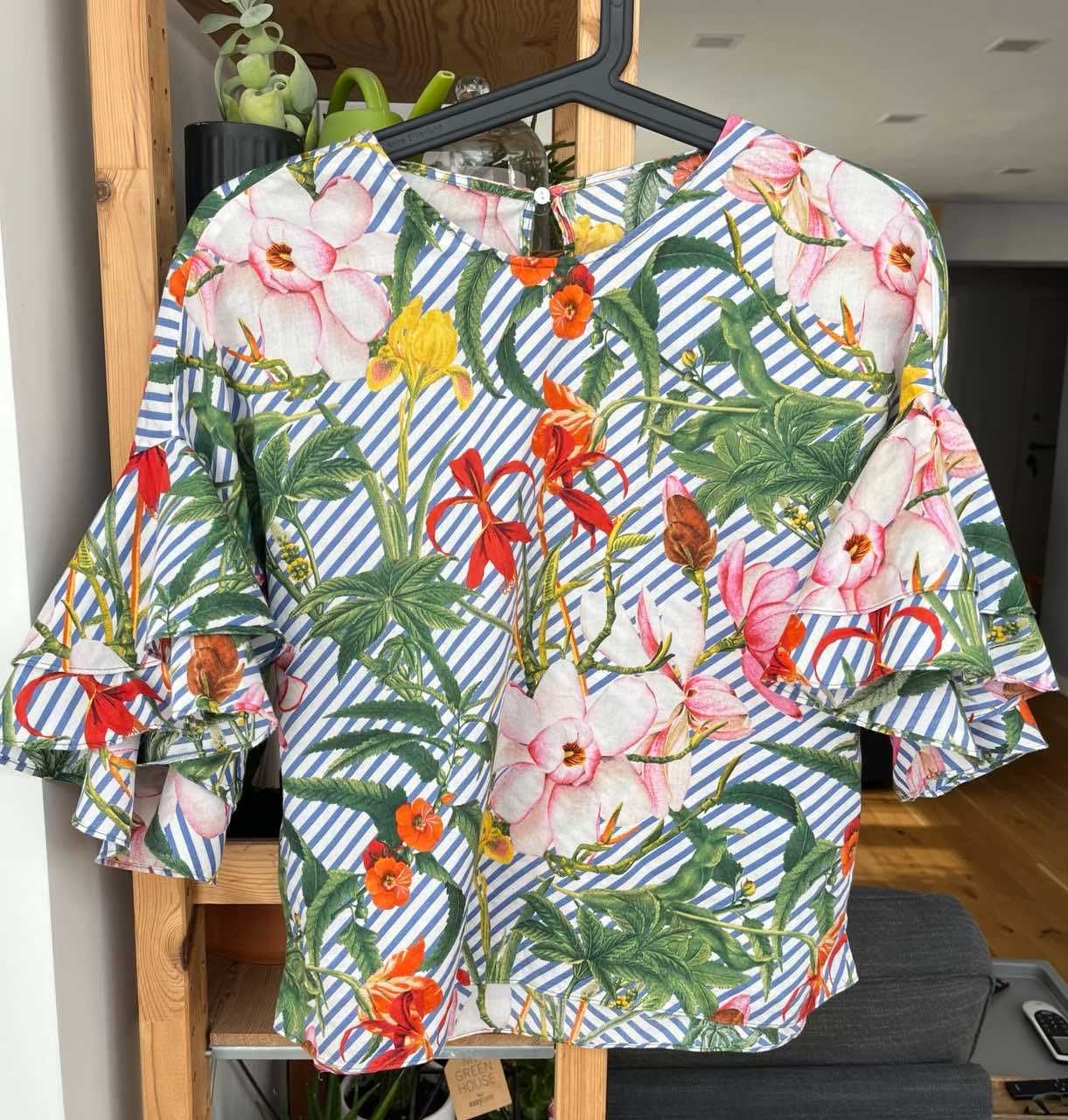 Блуза на цветя ZARA - S размер