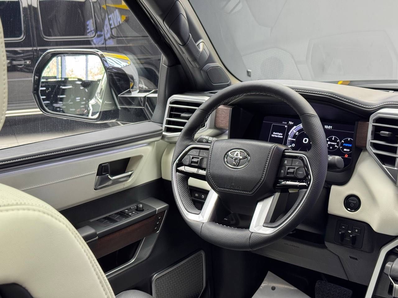 Продается новый Toyota Sequoia
