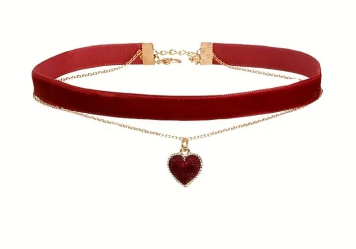 Продам красный бархатный чокер. Новый.