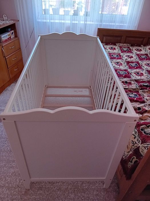 Patut copii confectionat din lemn fag foarte putin folosit stare nou.