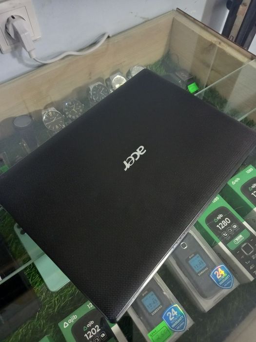 Noutbook Acer sotiladi