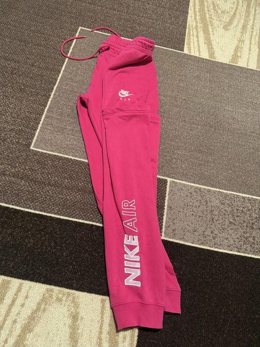 Оригинални дамски спортни дрехи Найк