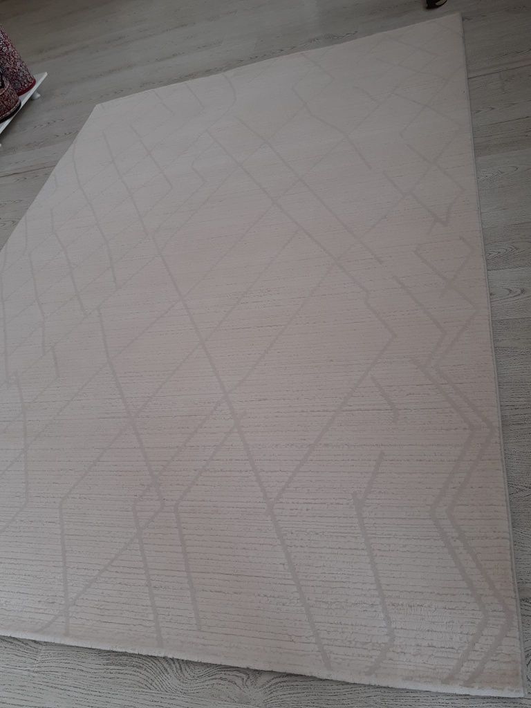 Vând covor nou nefolosit 3/2metri