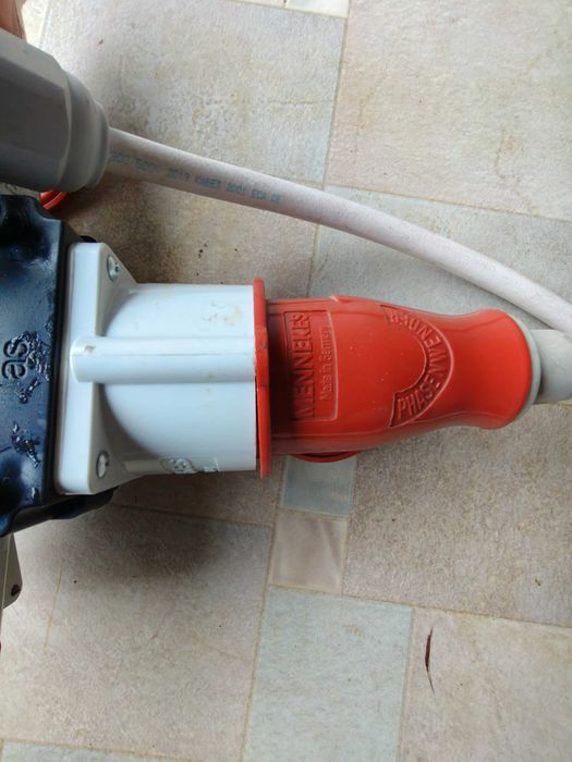 Трифазен разклонител Schwabe60832-3 гнезда,400 V,32 A+кабел+2 щепсела