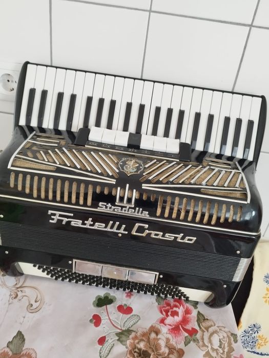 Vând acordeon italian fratelli crosio