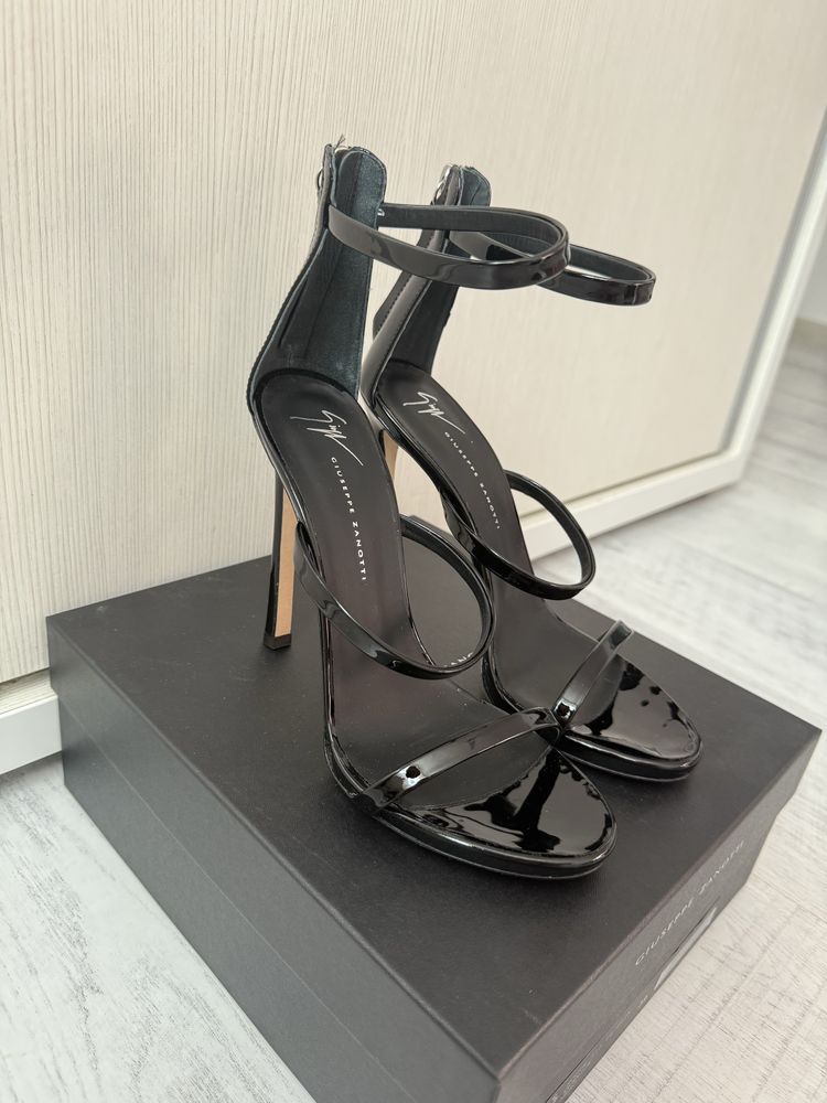 Sandale Giuseppe Zanotti